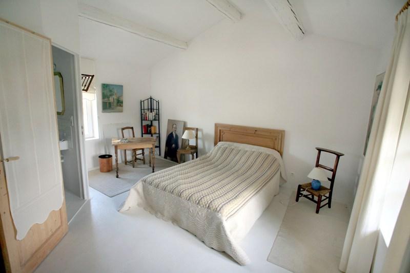 Mas in Luberon, in the heart of a nice village, with garden and swimming pool
